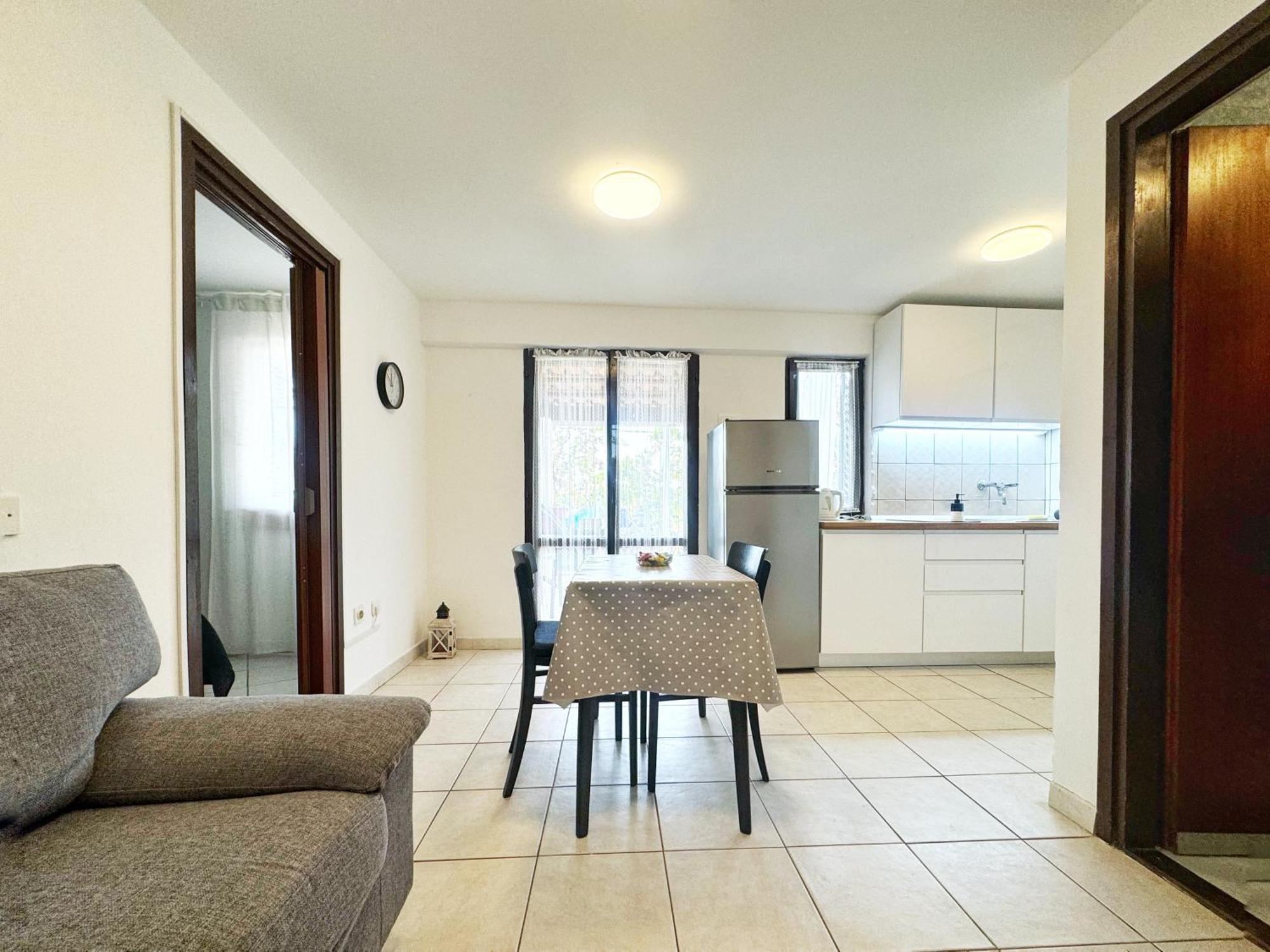 Apartments Jan Баньоле Екстериор снимка