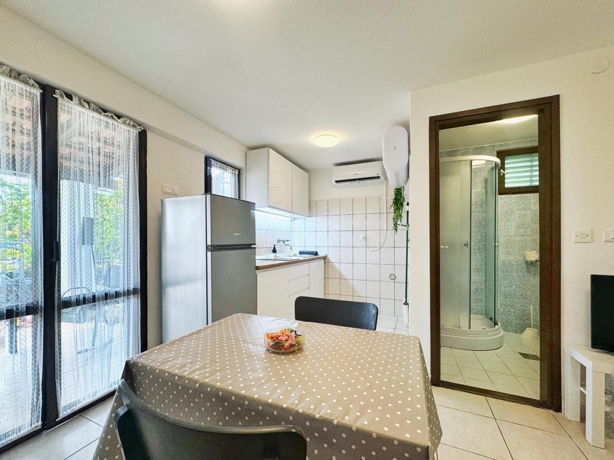 Apartments Jan Баньоле Екстериор снимка